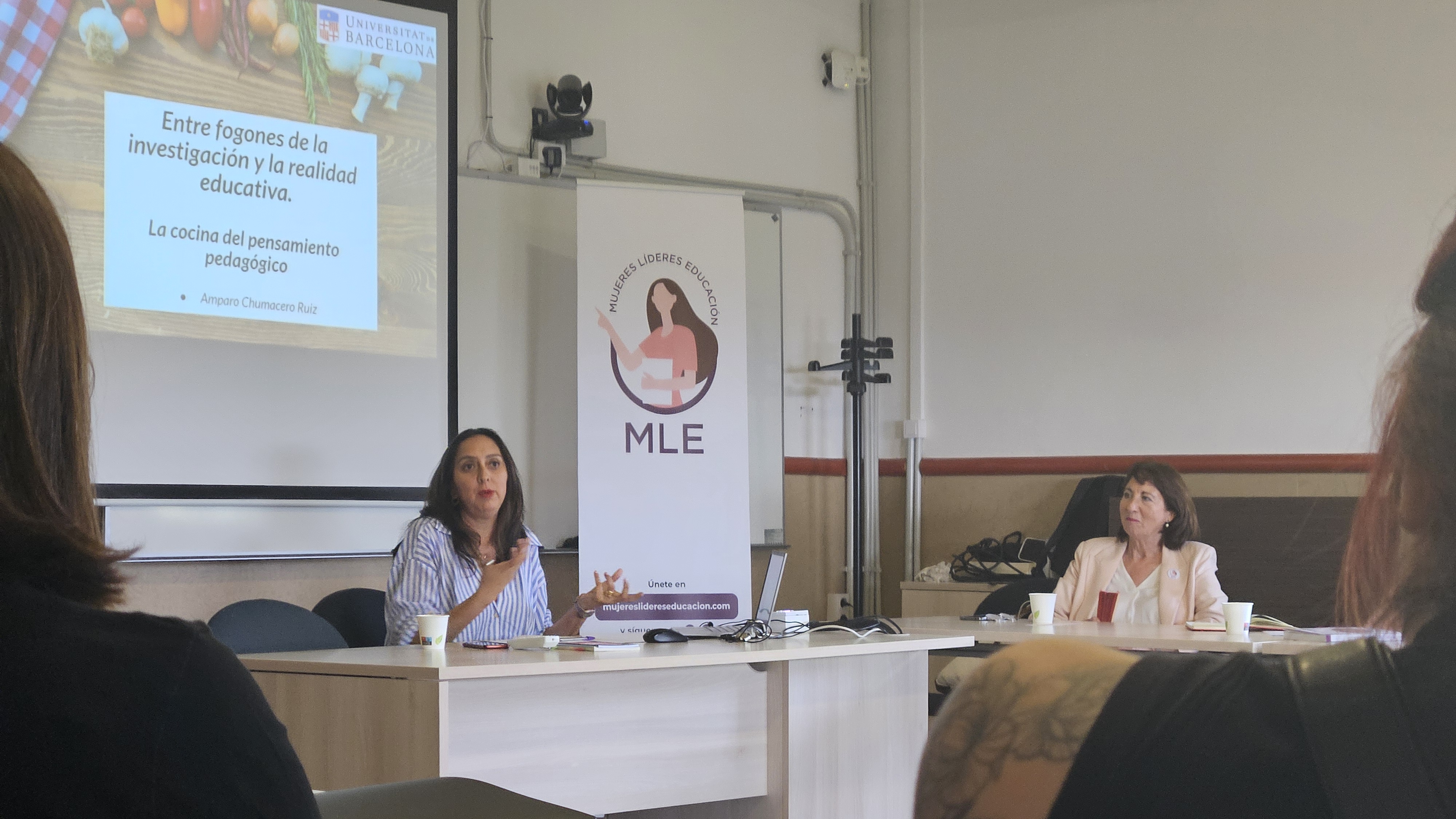 Dra. Amparo Chumacero en su ponencia  y Ana Maria Farré Gaudier, presidenta de MLE,en el encuentro de Investigación Educativa con Mirada Educativa