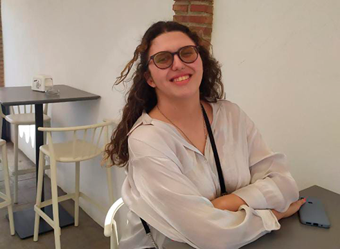 Entrevista a María Merino, escritora joven con discapacidad visual y best seller La generación Z empieza su carrera literaria en el género más aclamado por el público 